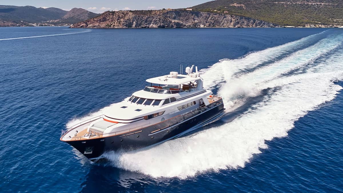 M/Y MIA ZOI, a 31 metre Vitters motor yacht available for crewed charter in Greece